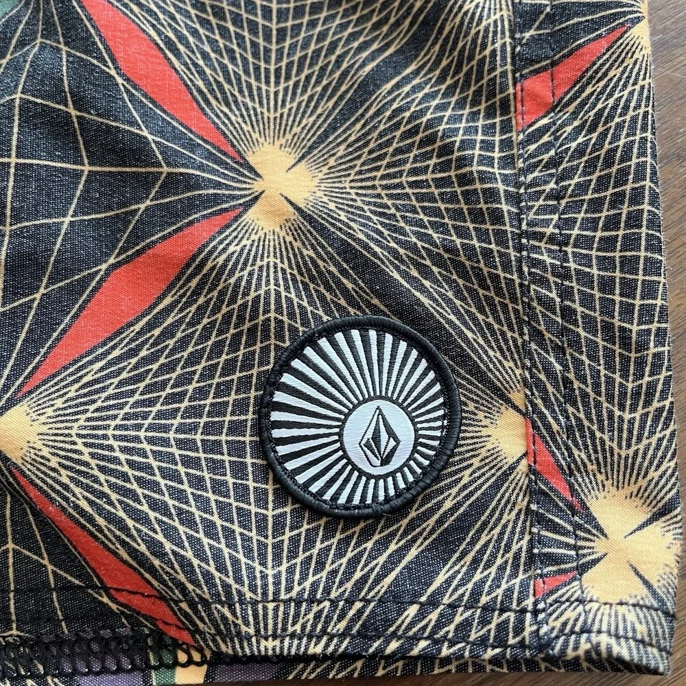 Volcom Swim Shorts Mens 31 Psychedelic Geometric Mod Board Trunks Y2K Surf Skate